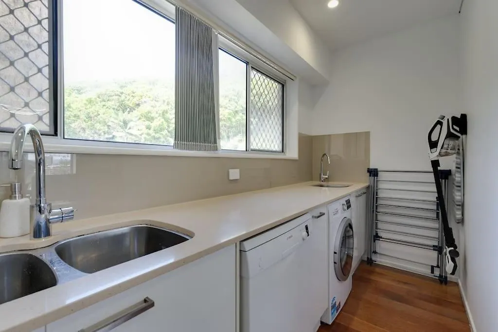 Burleigh Point Beach Vibes Stylish And Modern Gold Coast 0*,