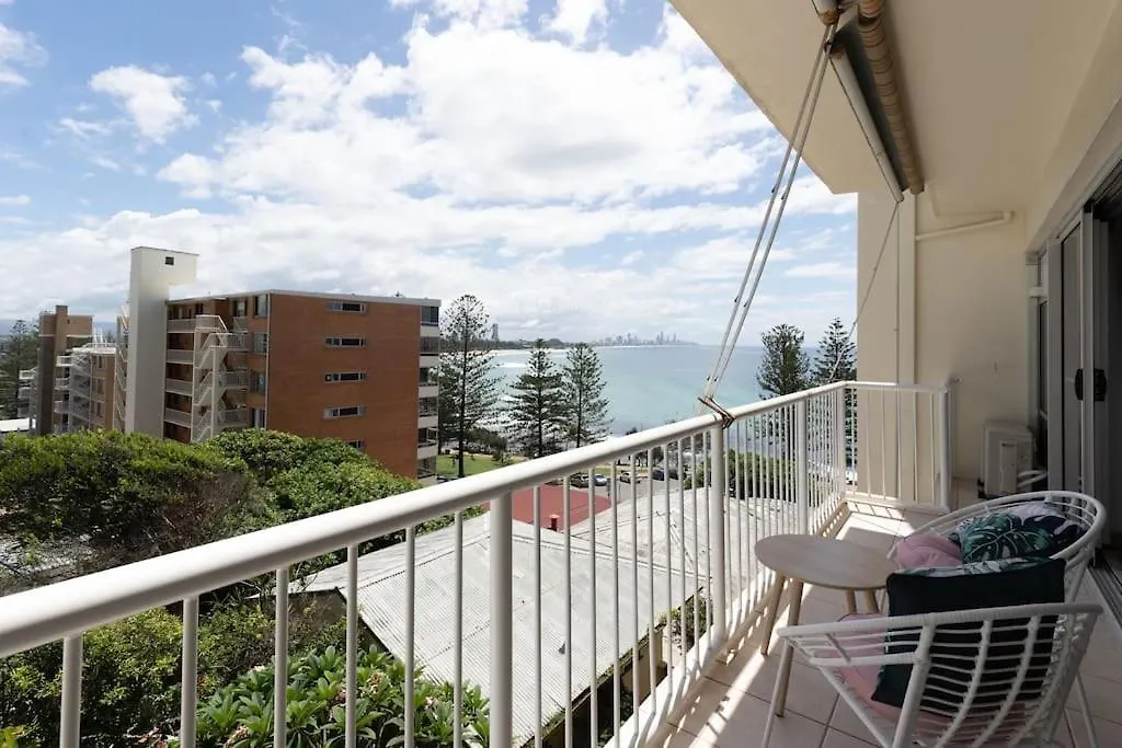 Burleigh Point Beach Vibes Stylish And Modern Gold Coast 0*,